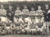 1964 – Elenco do Jabaquara Atlético Clube: em pé, Nelson, Gui, Mudão, Rubinho, Renor, Carioca, Milton Fomêra, Armando Pigati e o treinador Grandão; agachados, Pelé, Leléia, Perci, Nando, Jorginho e Paulo Tamanco.