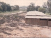 1984 – Foto histórica, em que se pode observar a Avenida Durval Nicolau (defronte à construção do escritório do Mantiqueira) ainda de terra batida e com uma só mão de direção.