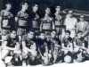 1966 – Time de basquete da SES: em pé, Maurício Tenda, Aldo Milan, Aureliano, Rossi, Valtinho Luhmann, Dimas de Mello (presidente da CME) e Benedito Peres (presidente da SES); agachados, Dito Sêco, Luiz Nora, Camarinha, Neto, João Ruiz e Márcio. 