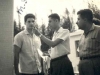 1961 – O campeão mundial de natação Manoel dos Santos esteve em São João para uma série de homenagens. Na foto, entrevistado por Milton Mastri, da Rádio Difusora. Ao lado, o consagrado técnico da SES, Narciso de Oliveira Carvalho.