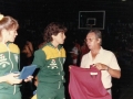 1990 - Seleção Brasileira de basquete se exibindo no CIC, em São João da Boa Vista, com as duas melhores jogadoras do mundo, Hortência e Paula. Na foto, ambas homenageadas pelo presidente da Esportiva, Clineu Junqueira.