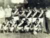 1958 – Time do Vasquinho: em pé, Vicente, Toninho Curtis, Chuqui, Beto Macedo, Zé Piriá, Ditinho Tobias, Tito e João Ferreira; agachados, Neguti, Oscar, Joãozinho, Dito Galli e Nino Mato-Fino.