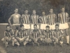 1956 – Time do Comerciários: em pé, Carlos, Toninho Valim, Zé Cecílio, Mané, Lazinho Ciacco e Airton Ceschin; agachados, Lúcio da Belóca, Natinho Finazzi, Chico Malheiros, Ítalo Scurato e Rubens Patrão. 