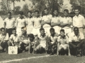 1959 - Liga Católica EC: em pé, Zézinho Poveda (técnico), Pecê Fracaro, Tista Lambari, Patinho, Geraldo, Roberto, João Trota e o dirigente Edézio Barbosa; agachados, Pedrinho, Luis, Nildemar Martarello, Edval, Flexa, Ico, Niltinho Nascimento e o massagista Chico Preto.