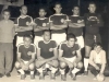 1965 – Time de futebol de salão do Bradesco: em pé, o gerente da agência, Ítalo Scurato, Ivo, Anor de Souza, Manéco, Brandão e Zé Chico; agachados, Constâncio Palhares, Oséas, Nenê Carolina e o garoto Marcinho Castilho. 