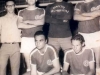 1964 – Time de futebol de salão do Bradesco: em pé, Adilson Giavarotti (árbitro), Guaraci, Chicão Regini e Manéco; agachados, Osvaldo Vieira e Luis Paulo.
