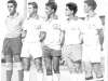 1961 – Cinco atletas do time de futebol de salão da Escola de Comércio: da esquerda para a direita, Zé Luiz Olandesi, Dairso Aleixo, Pinóia, Pedrão e Zé Luiz Penha.