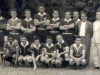 1963 – Equipe de árbitros da Liga, dirigentes e autoridades posando para foto no campo do Palmeiras antes do Torneio Inicio do Campeonato Amador: em pé, Joaquim Leonel Barbosa (Chefe do Departamento de Árbitros); os árbitros José Costa, Hélio Colbano, João Boaventura Filho (Rato), Grandão, Celso Redondo (Cajarana), Olizandro Buccinatti, Orlando Matiello (Tabacó), Dr. Octávio da Silva Bastos (Prefeito Municipal), Jayme Antonio Peretti (Presidente da Liga Sanjoanense de Futebol) e Padre Antonio David; agachados, José Henrique Apolinário, Jarim Américo Carneiro, Armando Dalava (Fioti), João Baixinho, Luiz Caslini e Grilo.            