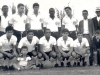 4/7/1965 – Time misto do Corinthians que enfrentou uma Seleção Sanjoanense no aniversário de Águas da Prata, jogo histórico pela presença do então garoto Roberto Rivellino: em pé, o goleiro Ronaldo, Augusto, Cláudio, Mendes, Jorge Corrêa, Cândido e os pratenses Volnei de Almeida e Zé Cafezeiro (pai e filho); agachados, Sérgio Echigo, David, Osmar, RIVELLINO e Plínio. O garoto é Volninho de Almeida.