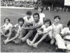 1975 – Jogo amistoso do Time do Milionários no campo do Palmeiras: o zagueiro Ramos Delgado (ex-seleção argentina e Santos) é rodeado pela criançada.