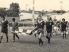 1972 – Entrada em campo das equipes e árbitros (com a bandeira da Liga) para o Torneio Inicio do Campeonato Amador: da esquerda para a direita, João Alarico, João Silva, José Nora, Hélio Corbano, Nardão e Renor Rosa. Mais atrás, o time do Pratinha, que acabou campeão.  