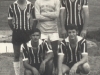 1970 – Cinco jogadores do Clube Atlético Paulistano: em pé, Walter Cruz, o goleiro Carlos Chaim e Luis Antonio; agachados, Dornelas e João Gabriel Bruno.