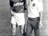 1986 – O massagista sanjoanense Osmar Santos (no E.C. São José) ao lado do amigo Edu Marangon, com quem havia trabalhado na Lusa do Canindé.