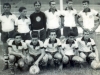 1957 – Em pé, Tião Cavalo, Fausto, Macalé, Chuqui, Clayton e Nelson Cordeiro; agachados, Dario, Dito Galli, Adilson, Edval e Oscar Alemão.     