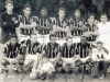 1964 – Em pé, Donah, Bade, Airton, Eduardo, Roberto, Robertinho e o treinador Geléia; agachados, Cezário, Alemão, Valdir, Lori, Odilon e o massagista Jabuti.