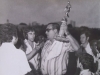 1979 – O diretor Agenor Adolfo de Lima (Geléia) com a taça de campeão da 1ª Divisão, concedendo entrevista ao repórter da Rádio Piratininga, Carlos Molles. 