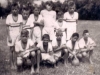 1964 – Garotos do Bairro Pratinha, muitos deles se tornariam jogadores do time principal no futuro: em pé, Mauri, Leitão, Gê, Mimi, Buião e Nelson; agachados, Maézinho, Tonho, Aldinho, Jair e Paulinho.