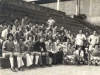 1976 – Elenco e torcedores do Pratinha antes de uma partida no campo da SES. Podemos identificar, na fila de cima, Tonho, o goleiro Jaiminho, Tiãozinho Zanetti e João Trota; na fila do meio, Colé, Foguinho, Clayton, Tuim, Cidinho, Roberto, Armando, Cabide Súla, Dinho Tarifa, Leluia e Efrainzinho; na última fila, Carlinhos, Libio, João Bueno, Carlos, João Tarifa, Efraim Nogueira, Aldinho, Dario, Nardinho e Clide. 