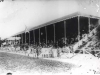 1921 – Torcida acompanha o desfile que antecedeu a partida inaugural do campo da Esportiva, contra o Palestra Itália.