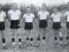 1930 – A família Rabelo, de tantas glórias no futebol sanjoanense. Na foto, seis dos irmãos formando no mesmo time: da esquerda para a direita, Irédio, Tatinho, Waldomiro, Antenor, Geraldão e Delso, este último campeão paulista pelo Santos, em 1935. 