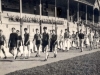 1948 – Desfile de jogadores antes do Torneio Inicio do Campeonato Amador, na SES. Podemos identificar, da esquerda para a direita, o goleiro Geléia, Ito Amorim, Eduardo Goulardins, Alfredo Naor Rodrigues, Celso Noronha e, mais atrás, Bico Doce.