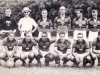 1952 – Time-base que enfrentou o Linense (que subiu para a Especial) no Pacaembu e perdeu por 3 a 2, em uma das semifinais da Divisão de Acesso. Após a partida, o presidente Bilú de Oliveira reuniu os jogadores no gramado da SES e queimou as camisas do goleiro Lourenço, do zagueiro Sartori e do atacante Benedito, acusados de “vender” o jogo na capital paulista: em pé, Lourenço, o diretor Michel Anfe, Roberto Natalino, Valdomiro, Zé Coco e Gaúcho; agachados, Afonso, Leonardo, Benedito, Valtinho, Moreno e Sartori.