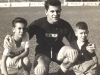 1956 – O goleiro Herlan, com dois mascotes: o da esquerda é o então garoto Paulinho Fiori.