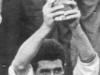 1962 - MAURO Ramos de Oliveira, outro capitão da Seleção Brasileira, no bicampeonato mundial de 1962 no Chile, iniciou também a carreira na Sociedade Esportiva Sanjoanense, em 1947 antes de se transferir para o São Paulo e depois Santos.