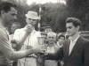 1964 – O goleiro Ovane recebe o troféu como melhor do campeonato daquele ano das mãos do representante da Liga, Pelegrino Peretti. Com o microfone, Milton Mastri, da Rádio Difusora. 