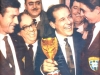 1962 – Os capitães Bellini (Copa de 58) e Mauro (Copa de 62), ex-jogadores da S.E. Sanjoanense, são recebidos em Brasília pelo presidente João Goulart após a conquista do bi-mundial.